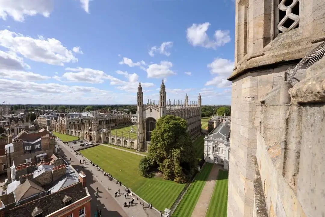 66362997fbdf0b38f6dea0de_cambridge_case_AI_assistant-1